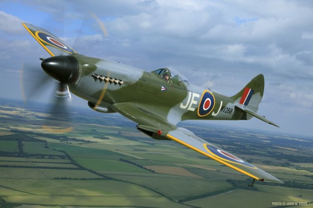 9-Spitfire-FR-XIV-Pic1-1024x682 (1).jpg