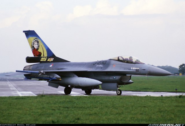 F-16A_Dirty Diana.jpg