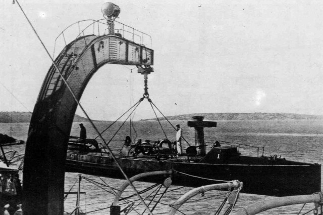 60ft Yarrow english Vulcan launching.jpg