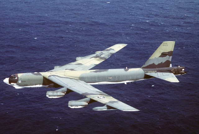 B-52G_60th_BS_in_flight_1984.jpeg