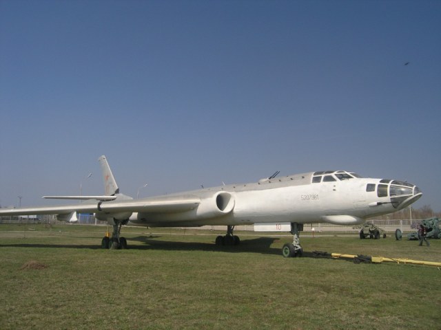Tu-16_museum.jpg