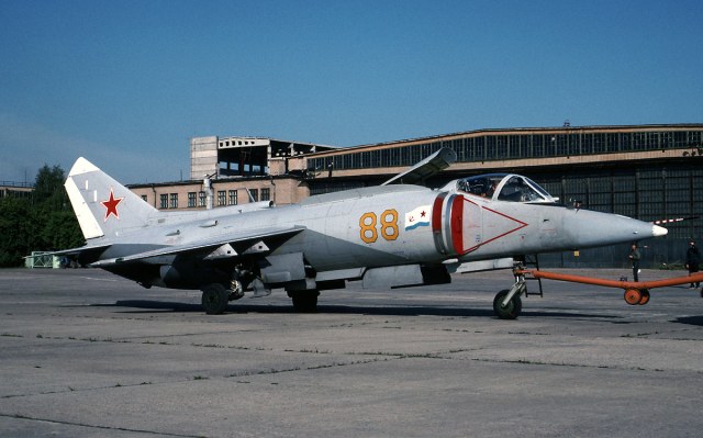 Yakovlev_Yak-38M_at_MAKS-1993_airshow.jpg