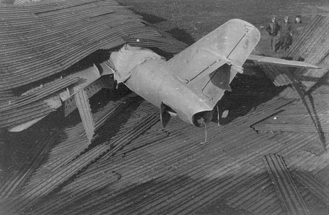 1979 г. аэр.=Гвардеец, 308-ИАП 24 ДВ ПВО после тайфуна.jpg