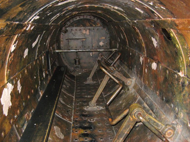 HL-Hunley-sub-interior.jpg