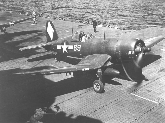 F4U-1D_of_VF-5_on_USS_Franklin_(CV-13)_1945.jpg