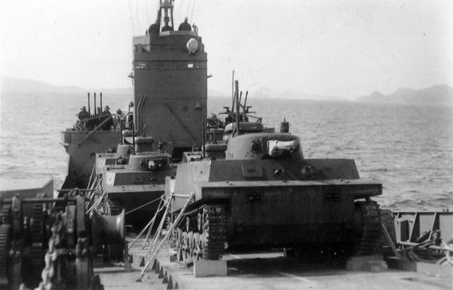 japanese-amphibious-tanks-1944-saipan.jpg