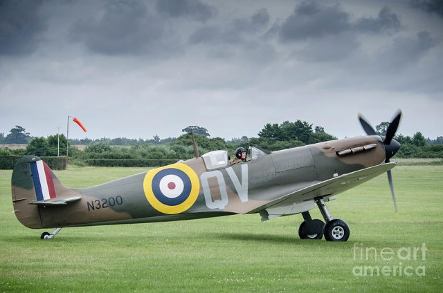 2-supermarine-spitfire-mk-1-n3200-simon-pocklington.jpg