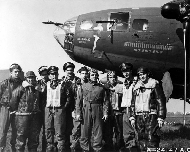 746px-MemphisBelle_crew_USAF.jpg
