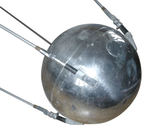 032044_first_sputnik_model_02.jpg