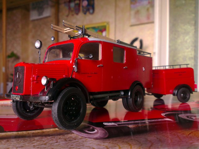 Fire_truck_Mercedes_L1500.jpg