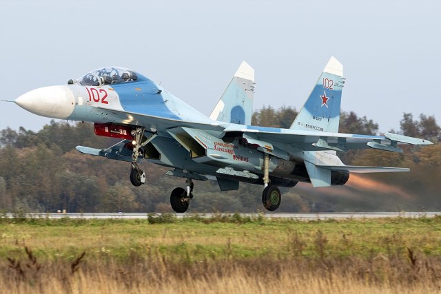 Су-27УБ №102 RF-33757(4).jpg