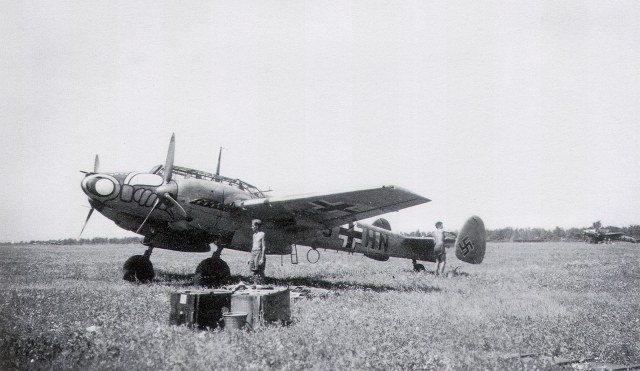 Messerschmitt-Bf-110E-Zerstorer-5.ZG1-(S9+HN)-01.jpg