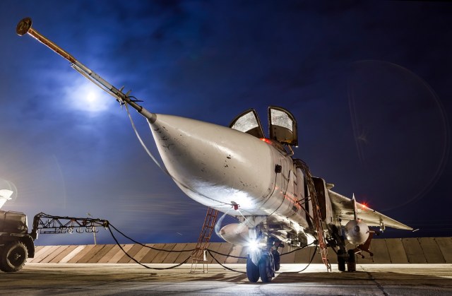 Su-24M-pered-nochnymi-poletami..jpg