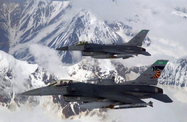 F-16Cs_180th_FW_Ohio_ANG_over_Alaska_2006.JPEG