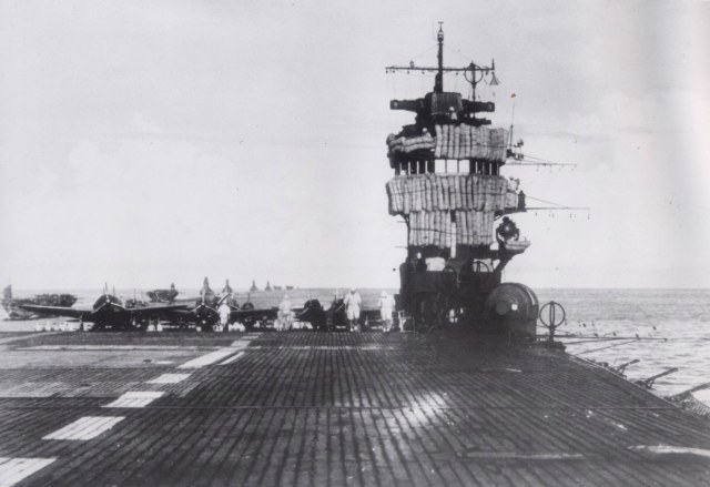 Japanese_aircraft_carrier_Akagi_Deck.jpg