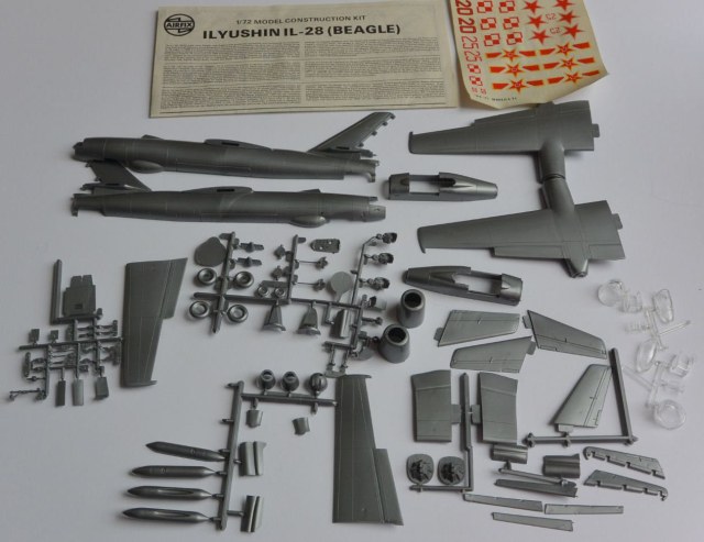 Airfix-1-72-Ilyushin-Il-28-Bomber-Complete-From-A-_57.jpg