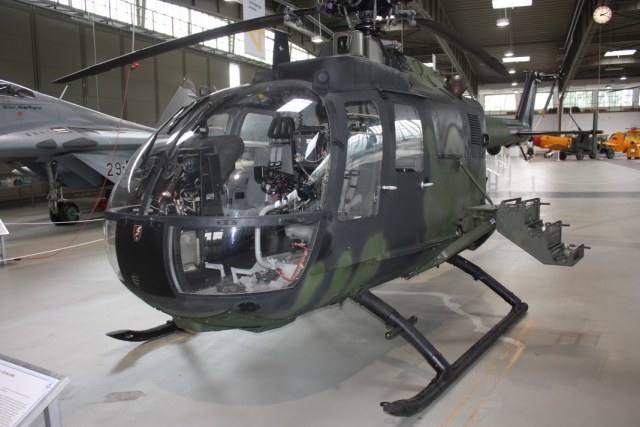 Bo105M_02_resise.JPG