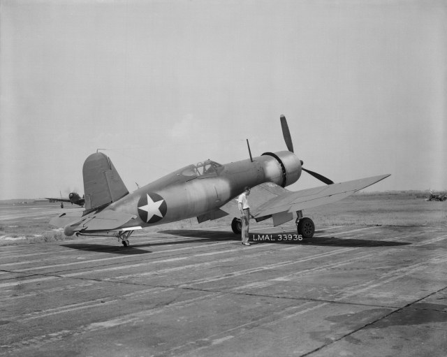 Vought-F4U-1-Corsair-Langley-Research-Center-at-Hampton-Virginia-31st-July-1943-01.jpg
