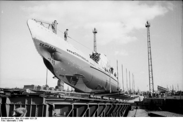 Bundesarchiv_Bild_101II-MW-1031-28,_Lorient,_U-31.jpg