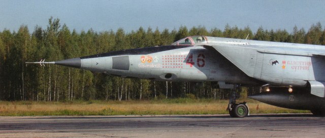 139754_136285511_MIG-25RB 46 CRVENI V SUTRIN (1).jpg