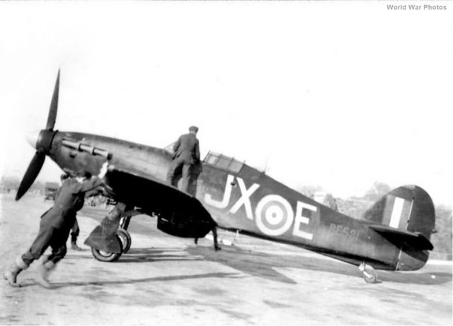 Hurricane_Mk_IIB_BE581.jpg