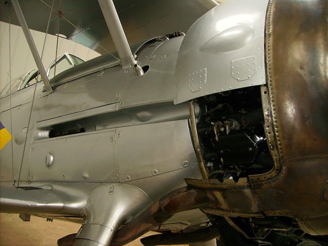800px-Gloster_Gladiator_fuselage_gun.jpg