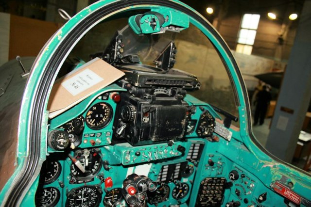 mig-23_cockpit_01.jpg