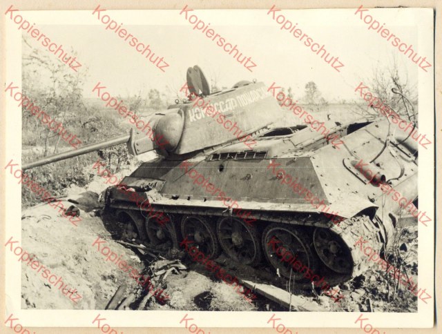 Panzer_Beutepanzer_T34_Kennung_Detail_1943.jpg