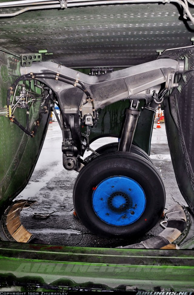 Ан-148_шасси.jpg
