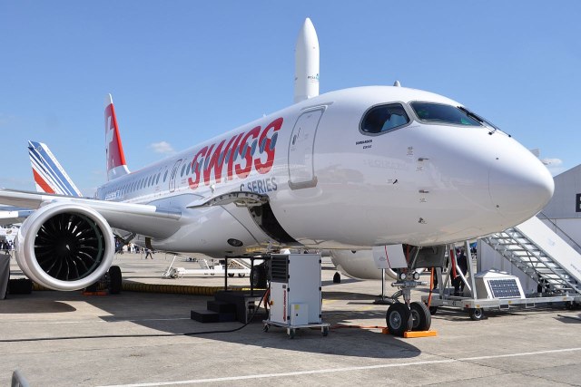 Bombardier_CSeries_CS100_in_Swiss_livery_at_PAS15.jpg