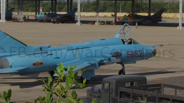 Su-22M4 lăn về hangar.mp4_000000606.jpg