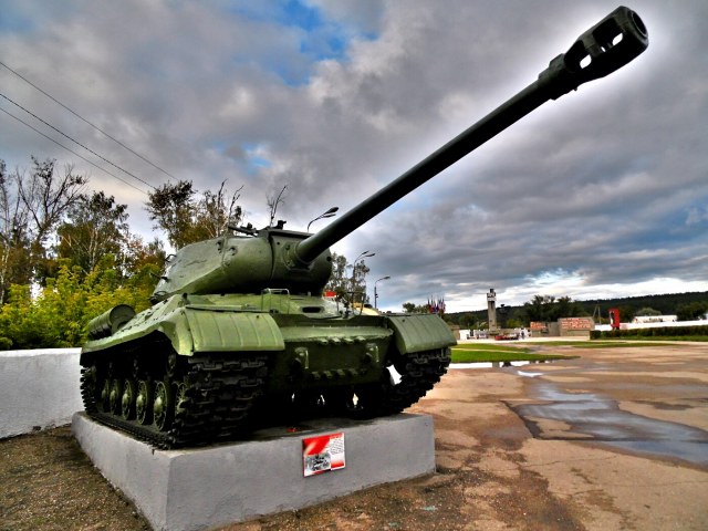 Тяжелый_танк_ИС-2_Шатки.jpg