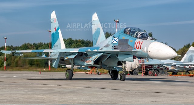 Су-27УБ №101 RF-92430(4).jpg