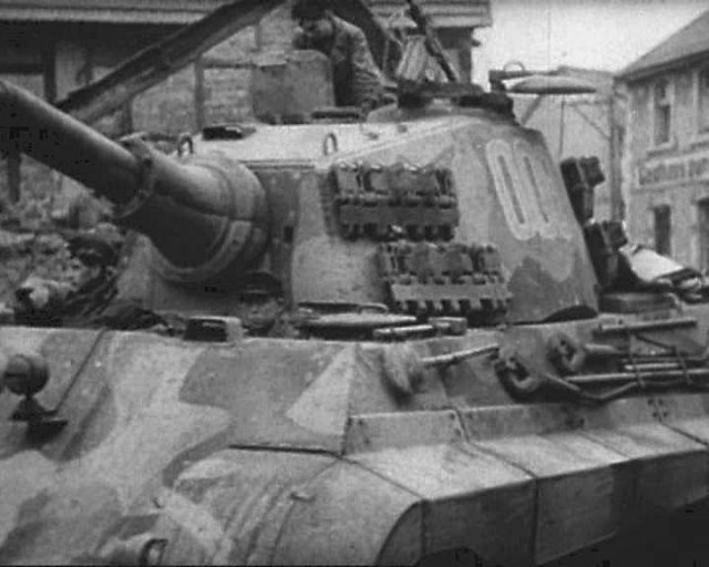 Panzerkampfwagen VI Tiger II Ausf (10).jpg