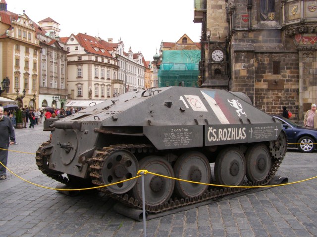 Praha,_Staré_Město,_65_let_od_války,_tank_02.jpg