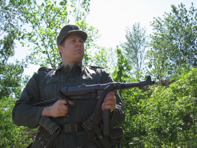 MP40Soldat2-1.jpg