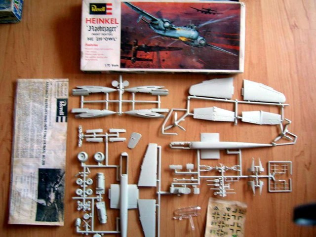 Revell_He219_2.jpg