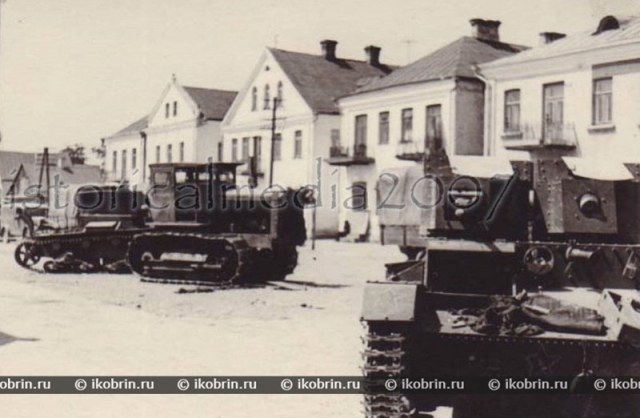 Т-26 двухбашенный со звездами 1941 Кобрин 2.jpg