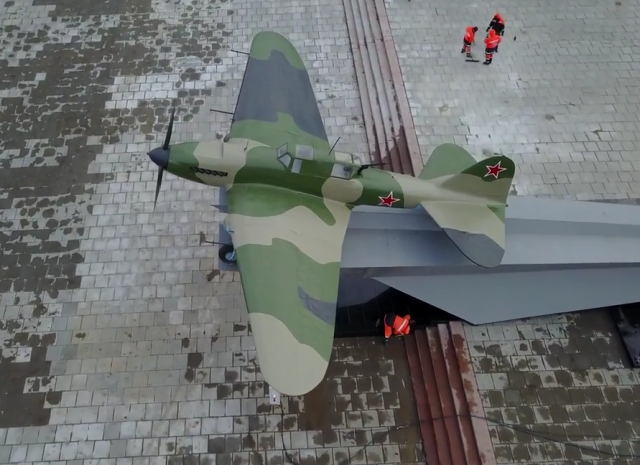 Samolyot-pamyatnik-Il-2.png