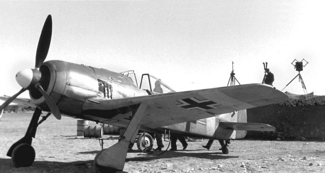 Focke-Wulf-Fw190-A-4-Kurt-Buhligen-4-JG2.jpg