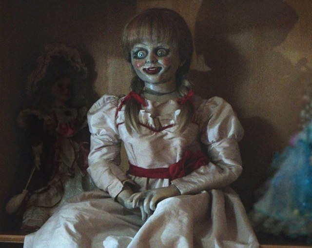 AnnabelledollbedroomLSWarnerBros.JPG