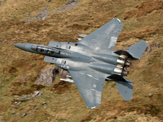 f-15e-eagle-istrebitel.jpg