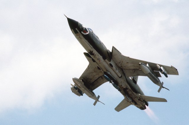 F-105_Thunderchief_underside.jpg