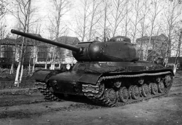 Первый опытный ИС после перевооружения орудием Д-5Т.jpg