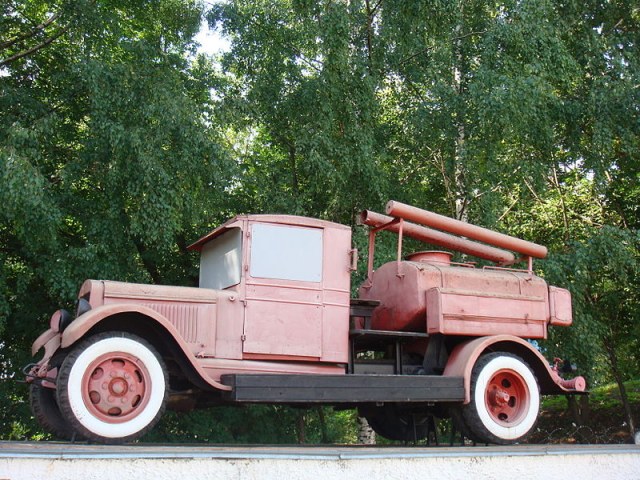 800px-Zis-5_firetruck.JPG