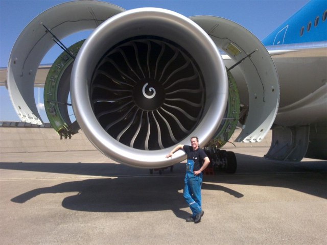 GE90_aircraft_engines.jpg