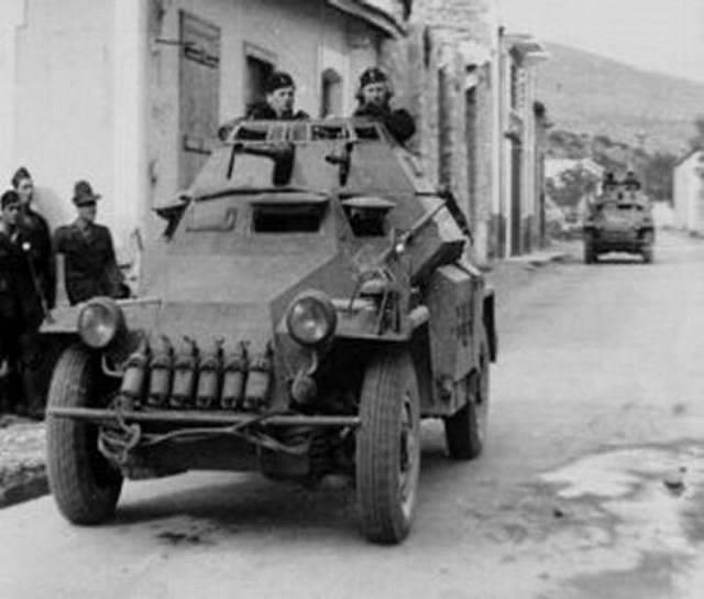 sd.kfz.222-4.jpg