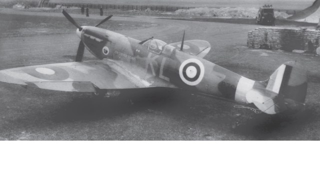 P7666 KL-Z 54 sqn.jpg