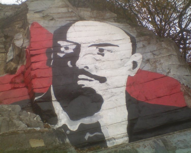 naskalnyiy_portret_lenina.png