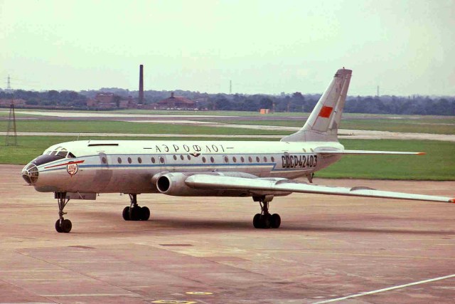 CCCP-42403_Tu-104B_Aeroflot_MAN_03AUG74_(6936264991).jpg